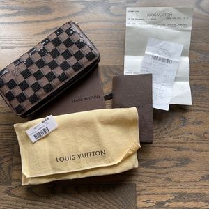 Title- LOUIS VUITTON Damier Paillettes Zippy Wallet Sequin Ebene Noir